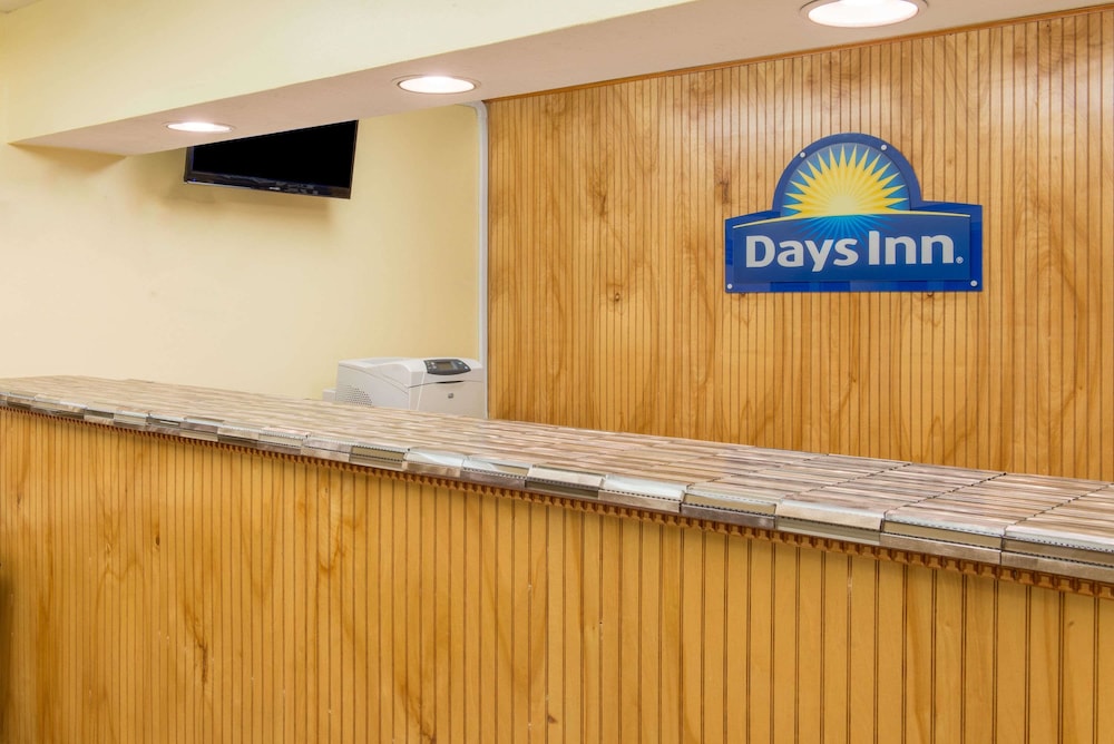 Days Inn & Suites By Wyndham Dayton North 12/19