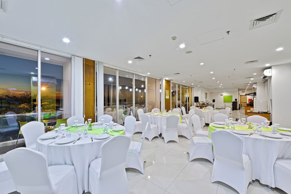 Whiz Prime Hotel Megamas Manado 33/42