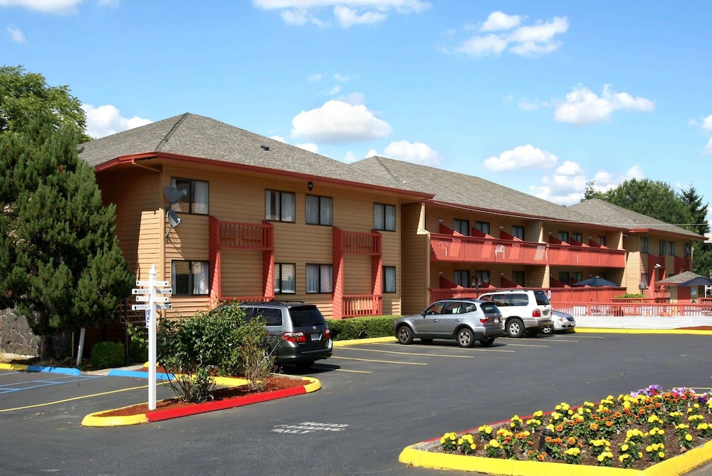 Quality Inn Portland Airport PDX OR 27/34