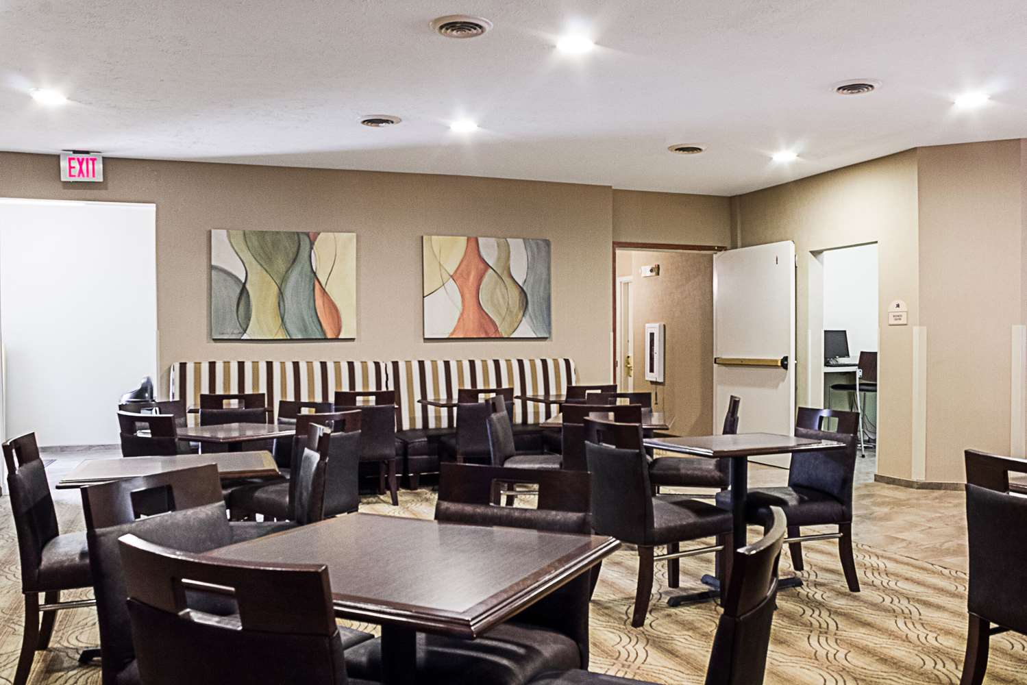 MainStay Suites Fargo - I-94 Medical Center 36/41