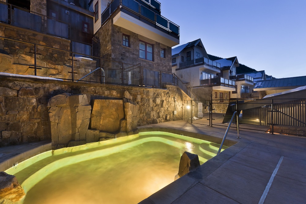 The Auberge Residences at Element 52 54/82