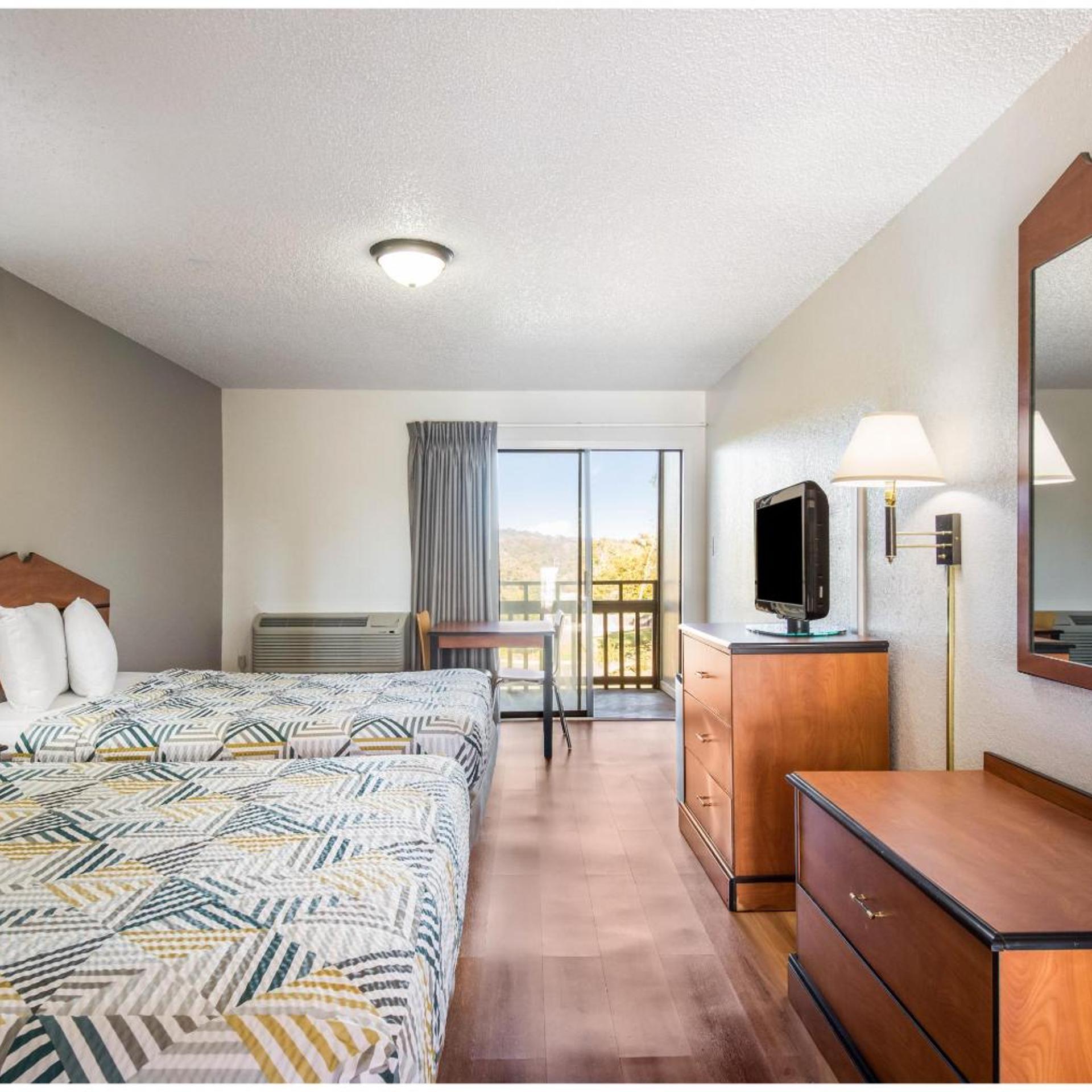 2 Queen Beds - ADA/RI Shower/Non-Smoking