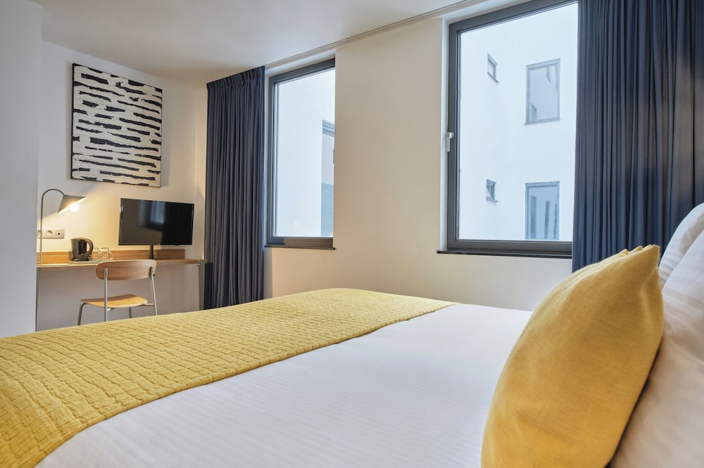 Hotel Aqua by HappyCulture 12/50