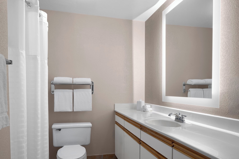 Larkspur Landing Sacramento - An All-Suite Hotel 58/60