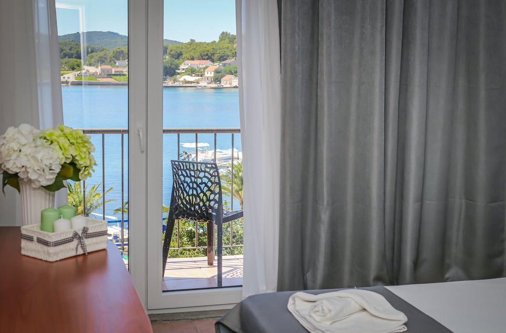 Hotel Lumbarda 38/63
