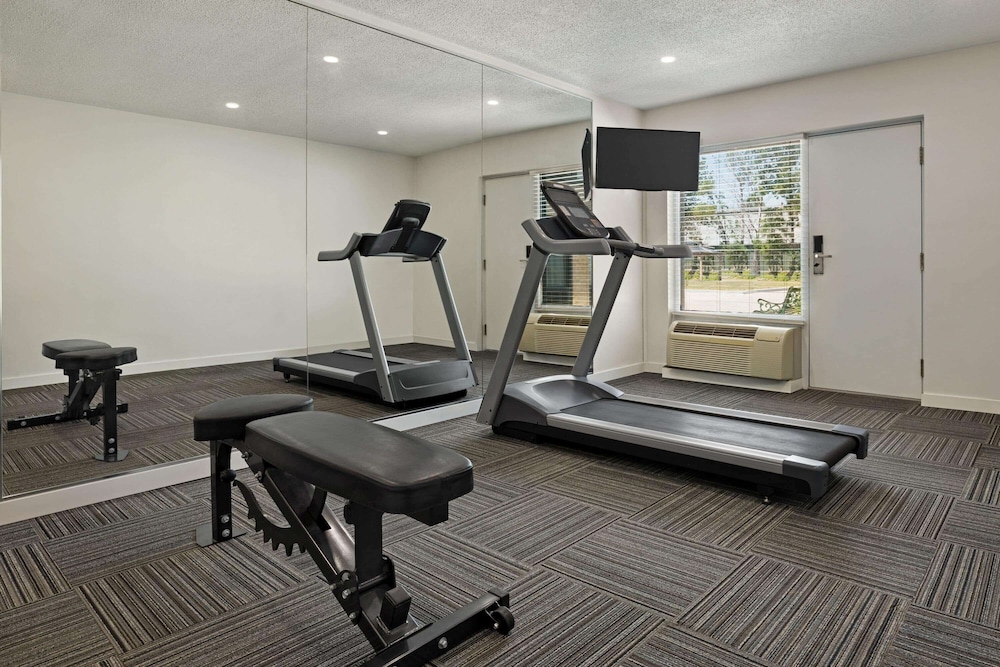 Days Inn by Wyndham Sarnia Harbourfront 28/59