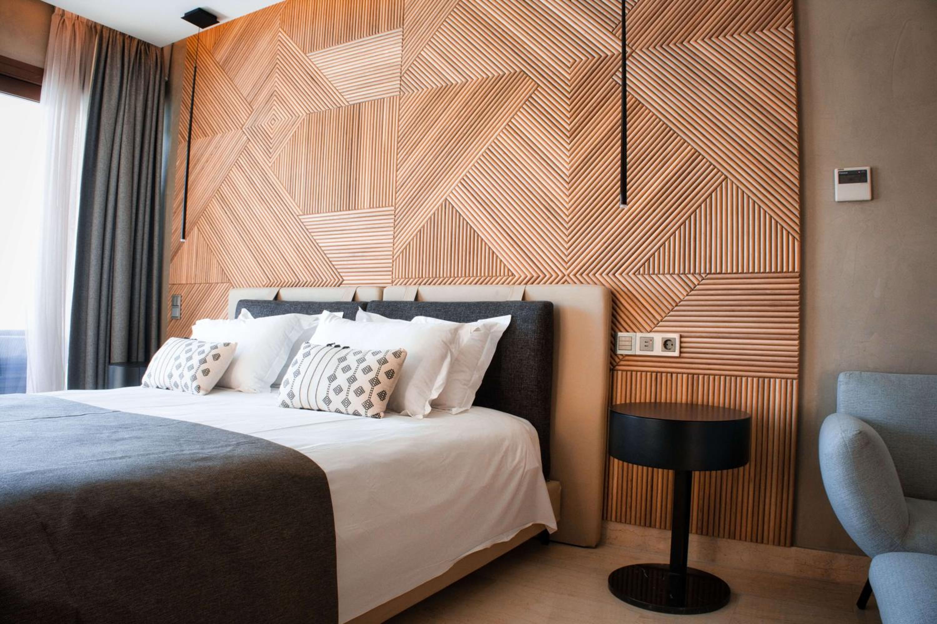 SUITE, PRIVATE POOL