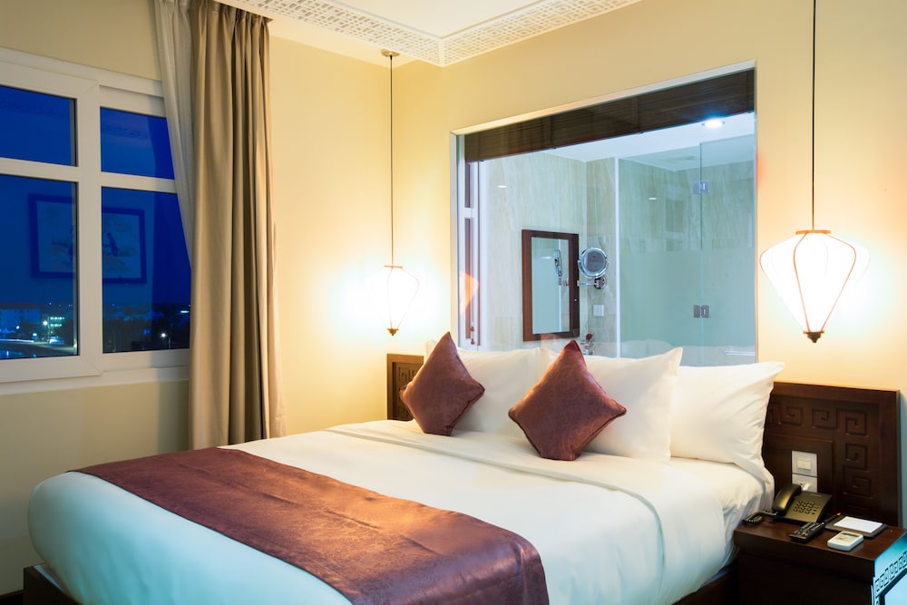 Royal Riverside Hoi An Hotel 17/75