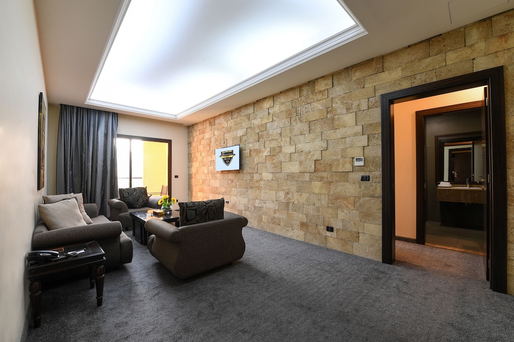 Reston Hotel, Jounieh 28/35