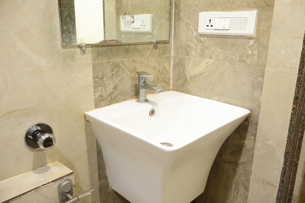 OYO Rooms Thaltej SG Highway 48/51