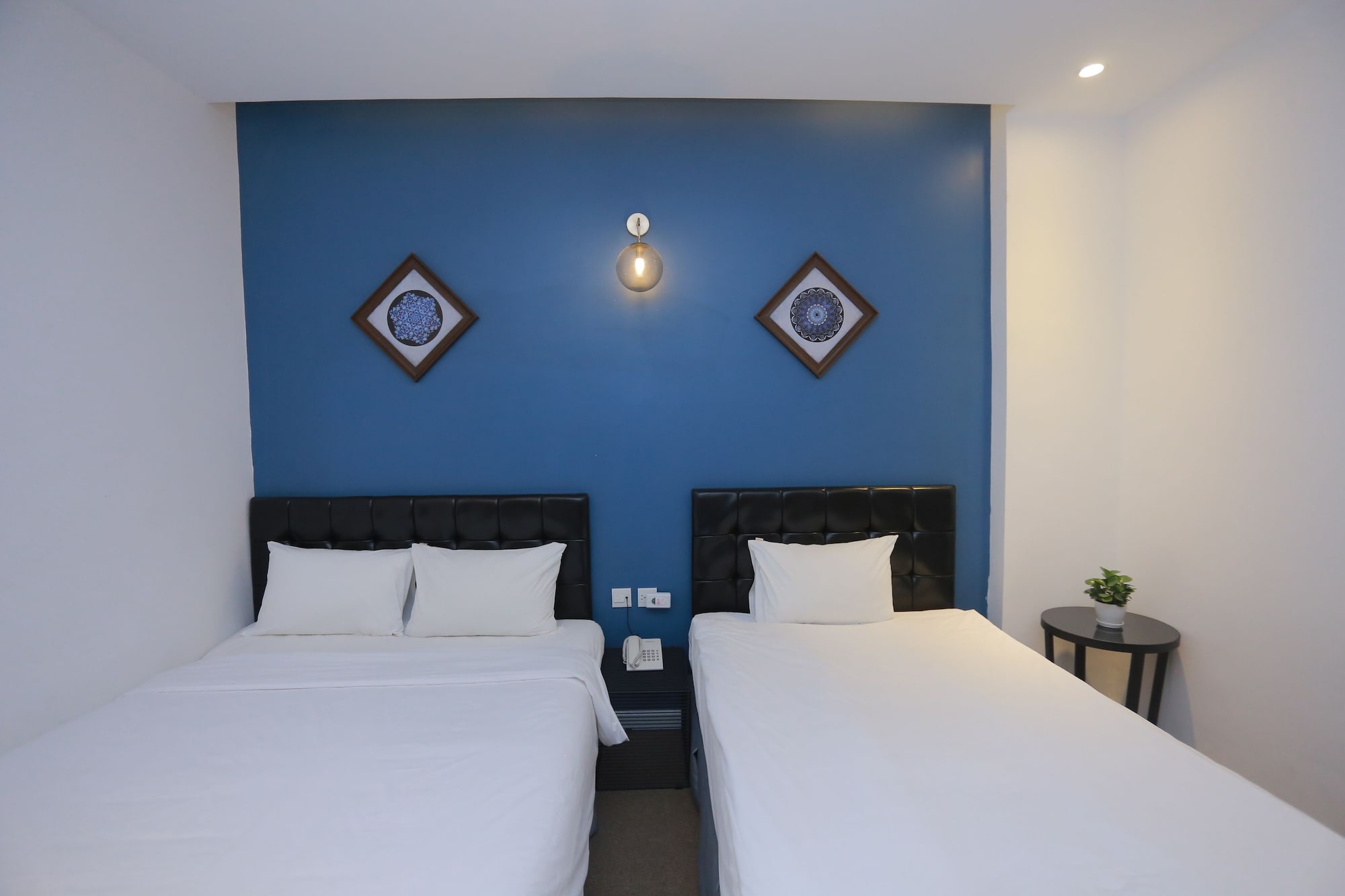 EXECUTIVE, DOUBLE OR TWIN BED