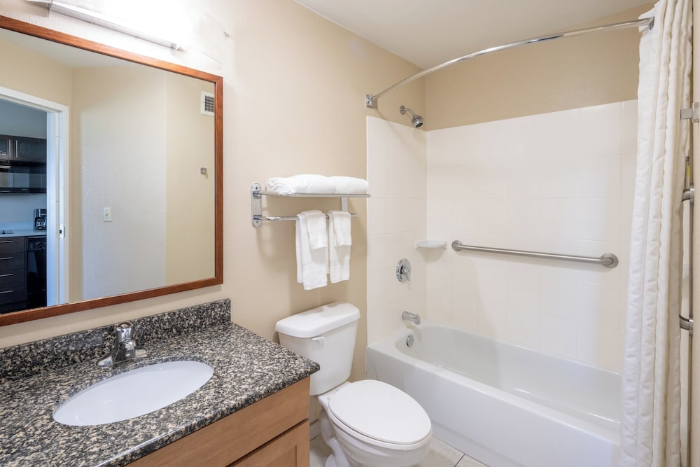Candlewood Suites Windsor Locks Bradley Arpt 51/56