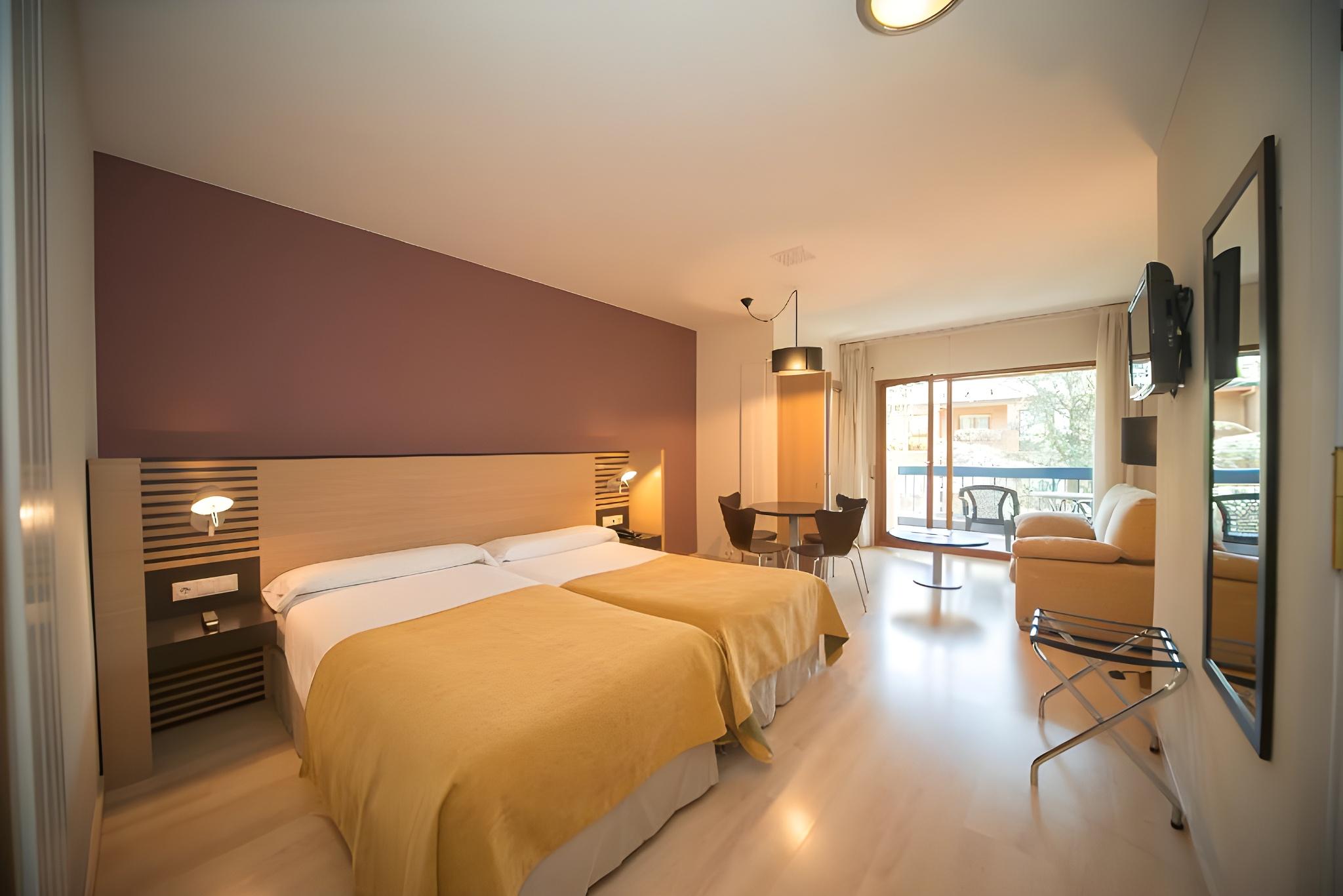 Studio, Double or Twin Bed, Kitchen