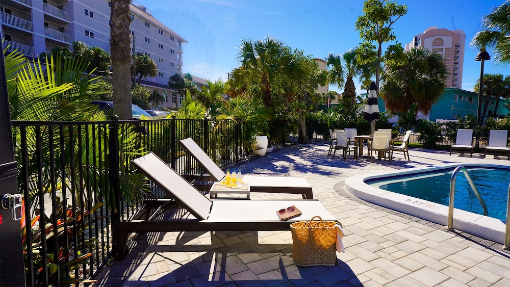 Ivory Sands Beach Suites 38/50
