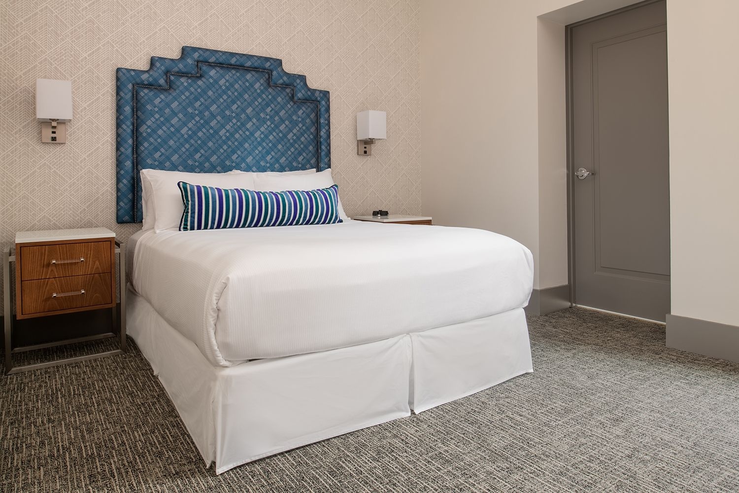 SIGNATURE, QUEEN BED, COURTYARD VIEW, ACCESSIBLE