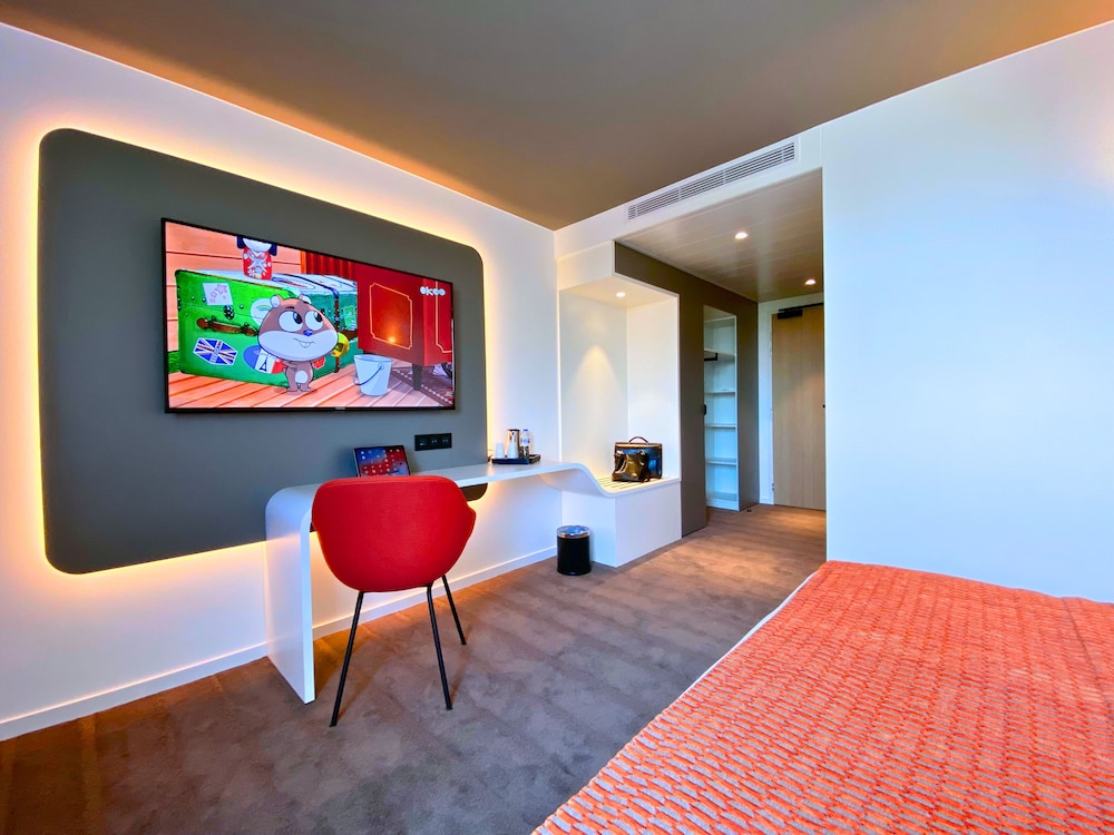 Brit Hotel Fougeres - Hotel Du Parc 65/69