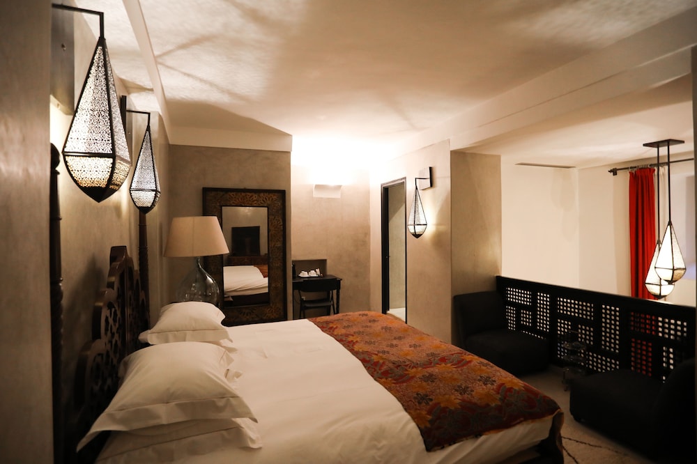 Riad 72 29/76