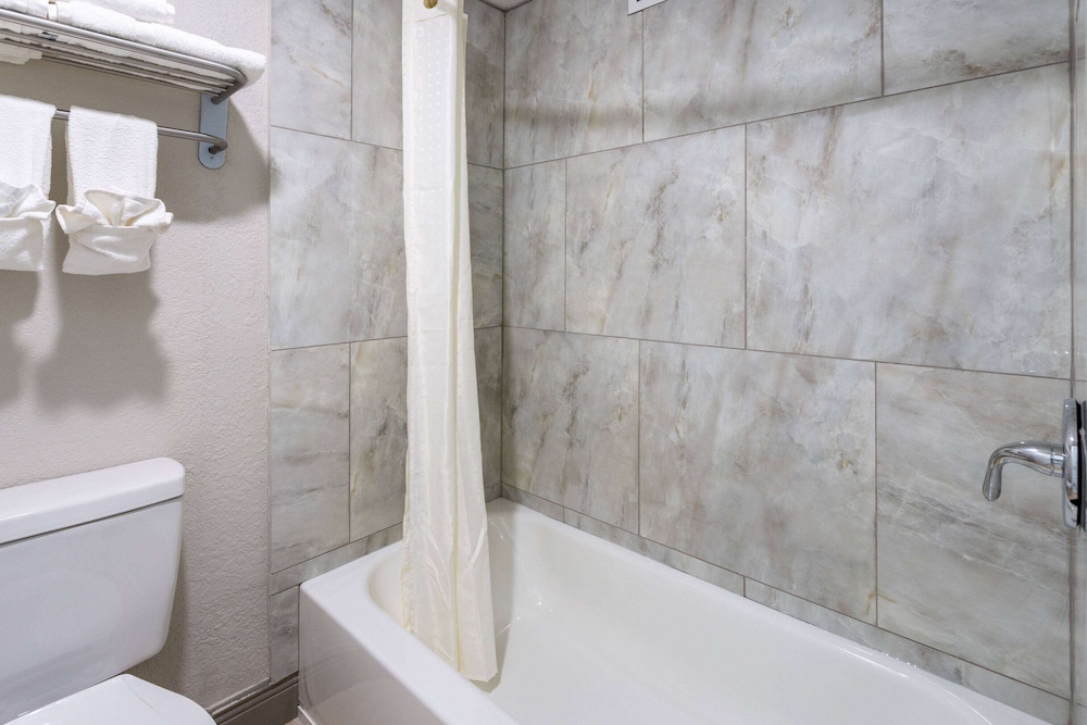 Travelodge by Wyndham Kingsland GA 61/61