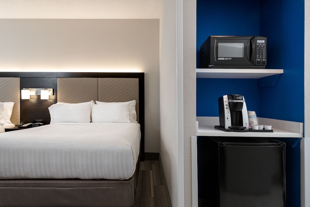 Holiday Inn Express and Suites Florence I-95 and I-20 Civic Ctr, an IHG Hotel 21/70