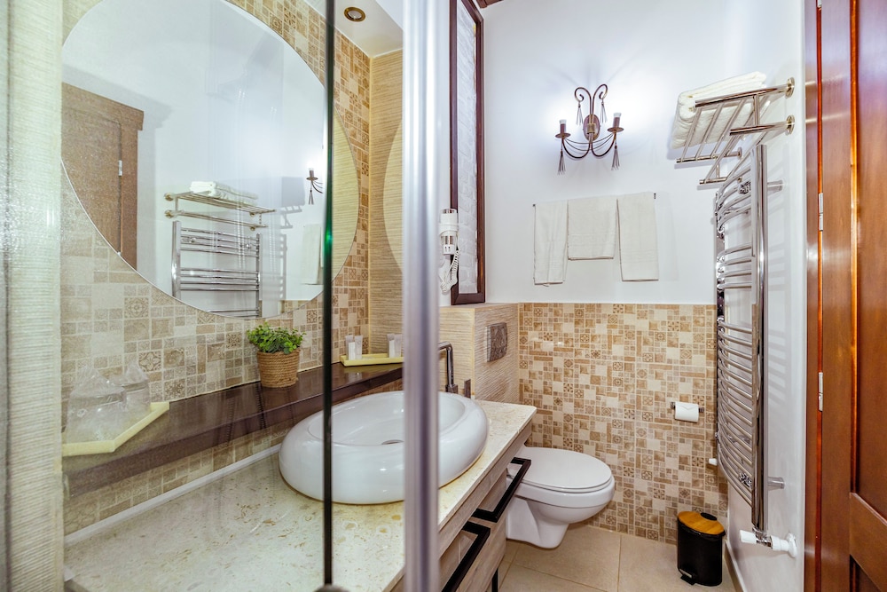 La Strada Boutique Villa 66/70