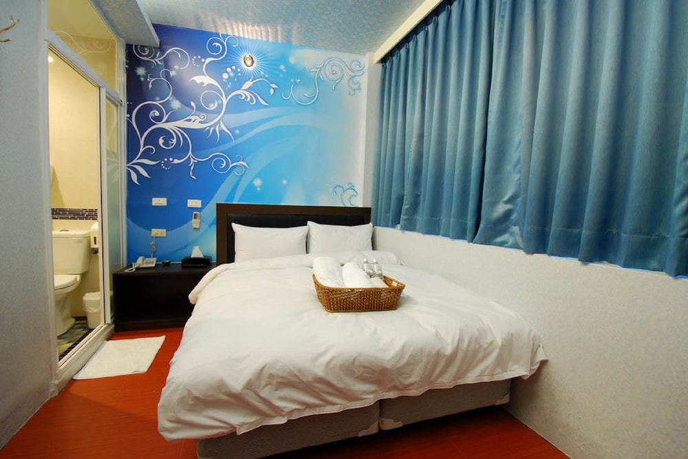 Happiness Inn 21/29