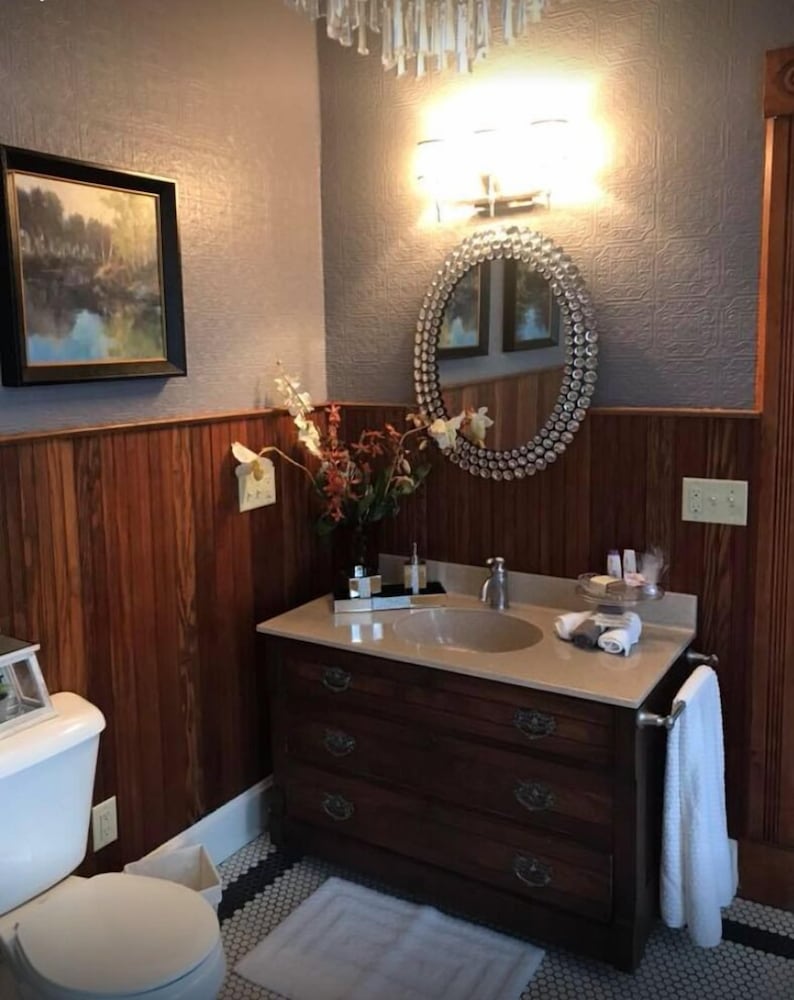 Evans Holly Grove Inn Bed and Breakfast 14/19