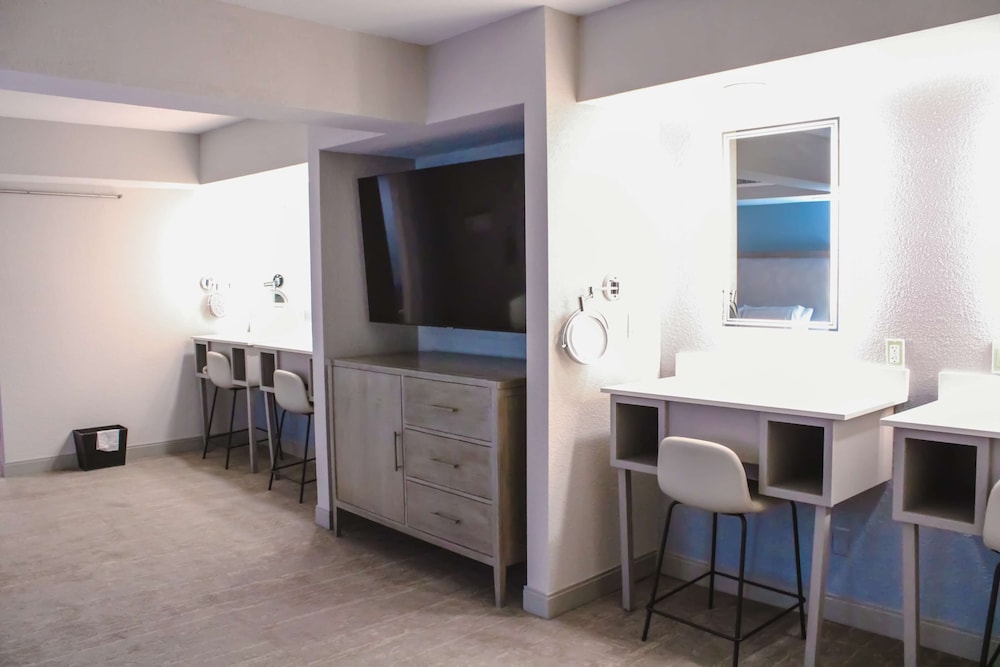 DoubleTree by Hilton Phoenix Mesa 9/69