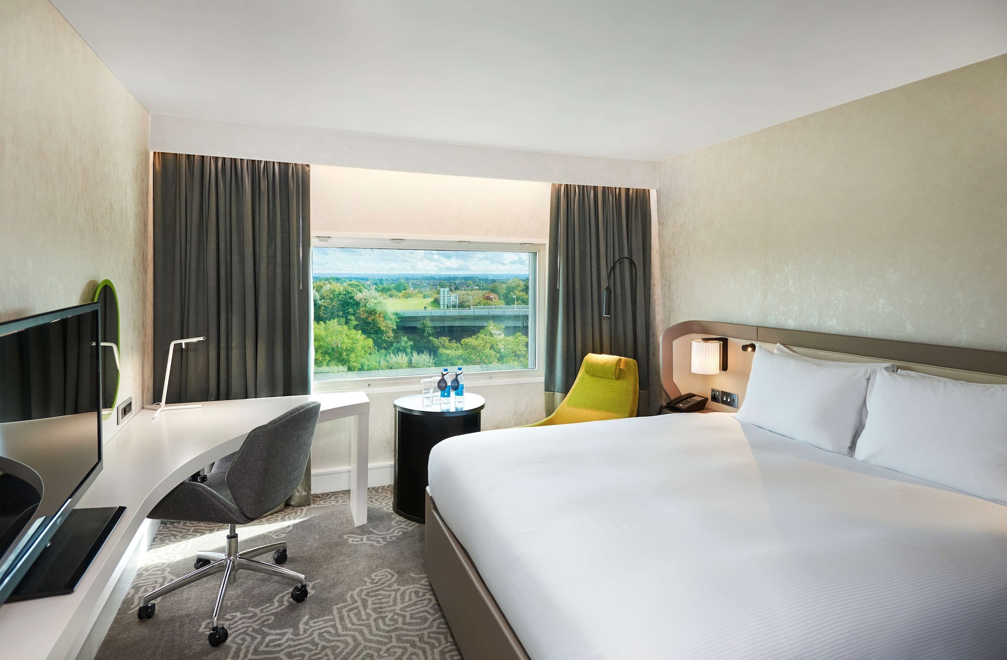 EXECUTIVE, KING BED, LOUNGE ACCESS