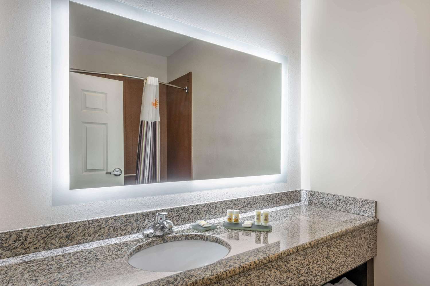 La Quinta Inn Suites By Wyndham Stonington Mystic Area 57/59