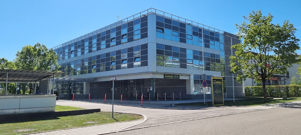 Roomingtons Munich Airport 1/46