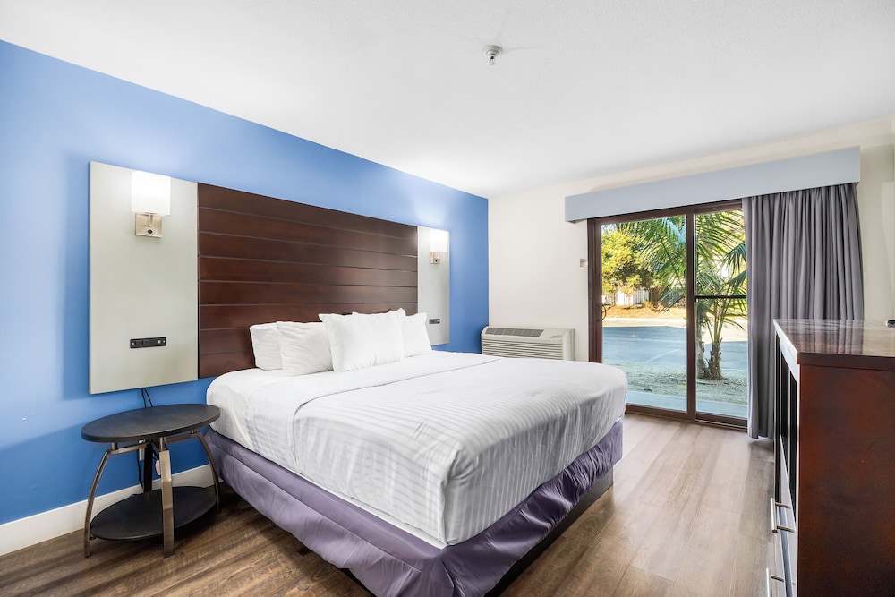 STANDARD, KING BED