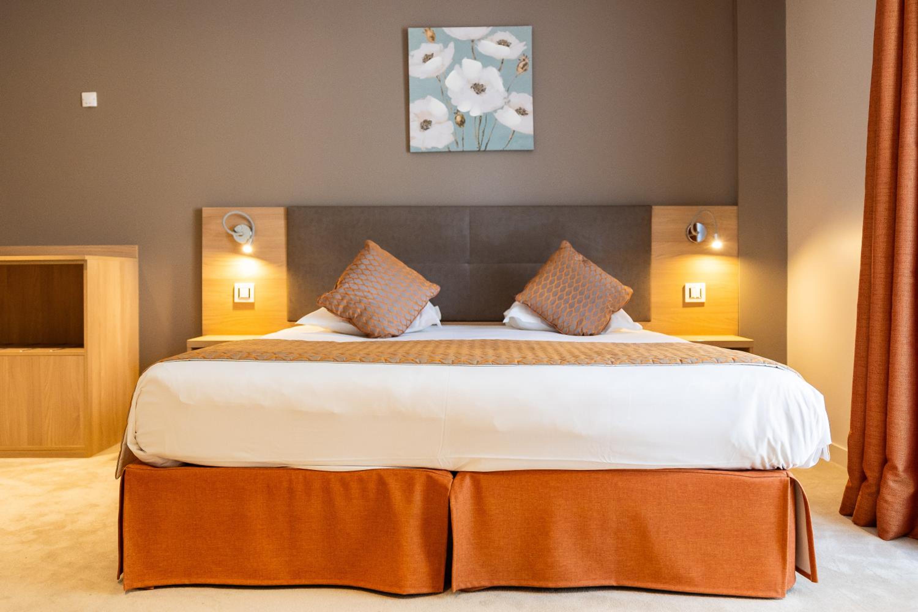 Courtyard, Superior, Double Bed, Adonis Le Bastia 3/10