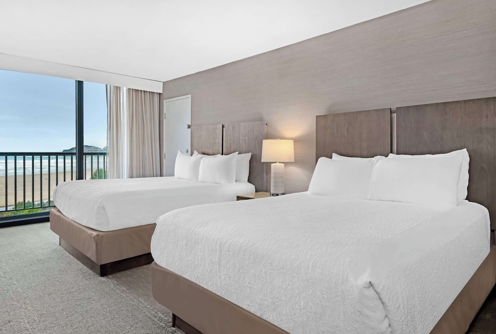 غرفة قياسية بسريرين كوين بإطلالة على البحر، Best Western Plus Agate Beach Inn 3/7