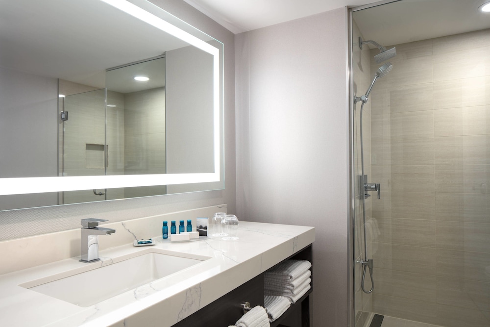 Delta Hotels by Marriott Vancouver Downtown Suites 4/49