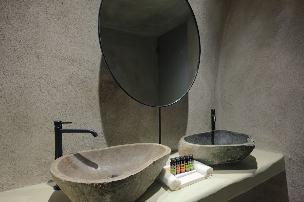 GRAND, STUDIO, SUITE, PRIVATE POOL