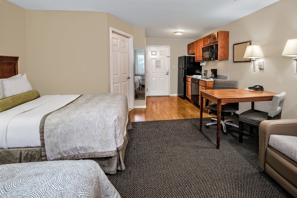Candlewood Suites Galveston 21/53