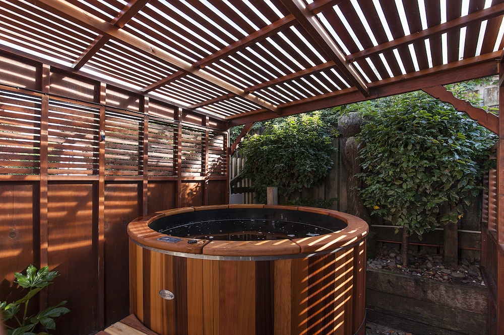 swimming pool spa