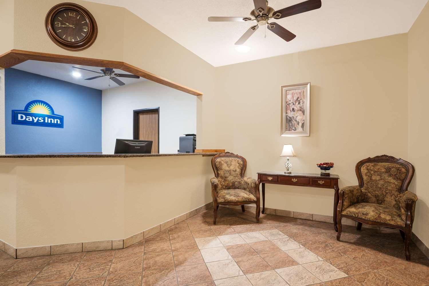 Days Inn by Wyndham Mankato 2/8