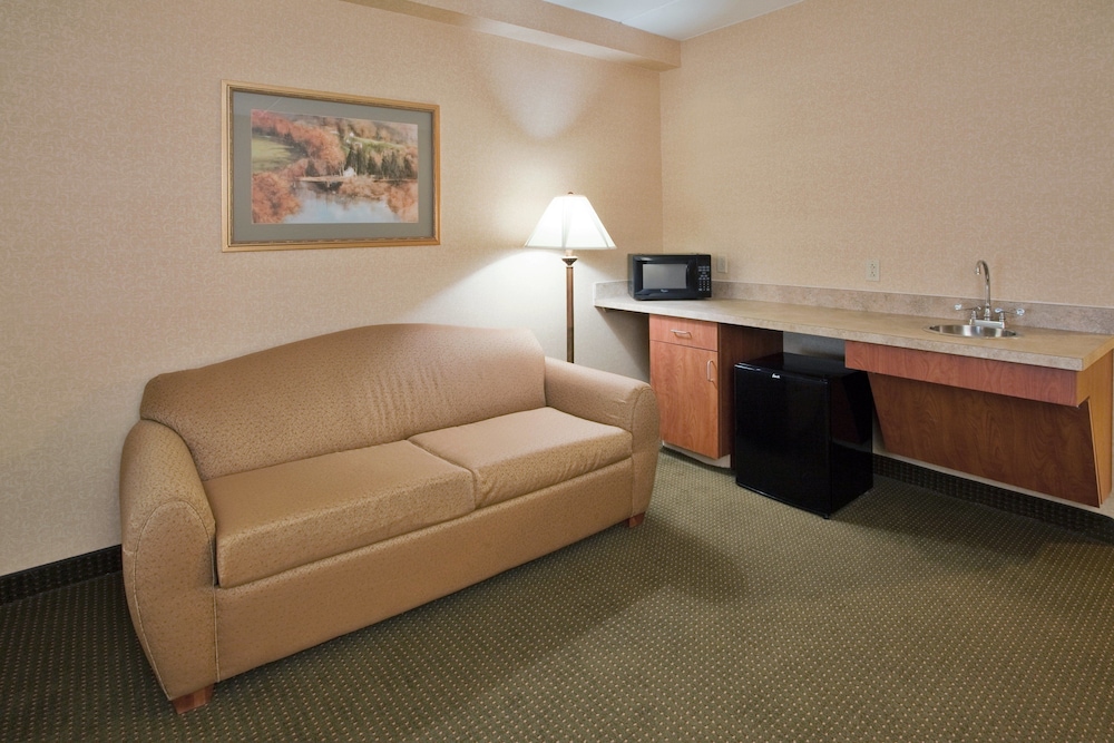 Holiday Inn Express Hotel and Suites Drums-Hazleton (I-80) 26/35