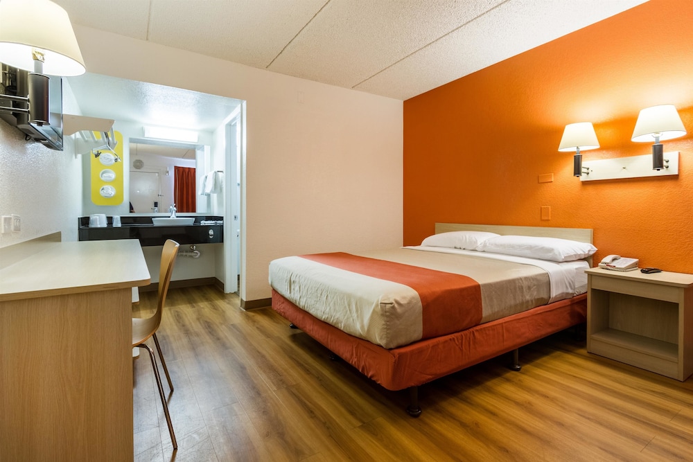 Motel6 Tempe, AZ – Phoenix Airport – Priest Dr 19/43
