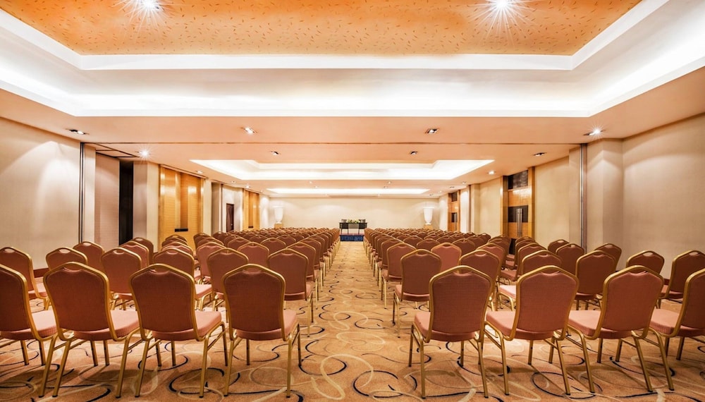 Holiday Inn Galleria Manila 62/74