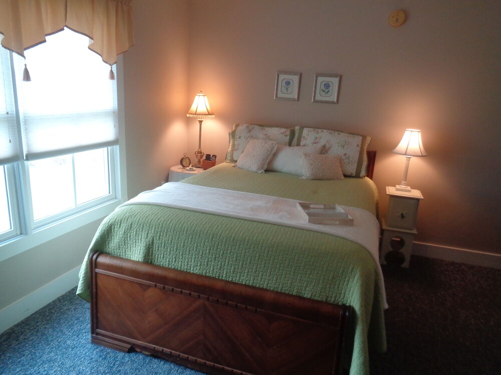 Jamison, Standard, Queen Bed
