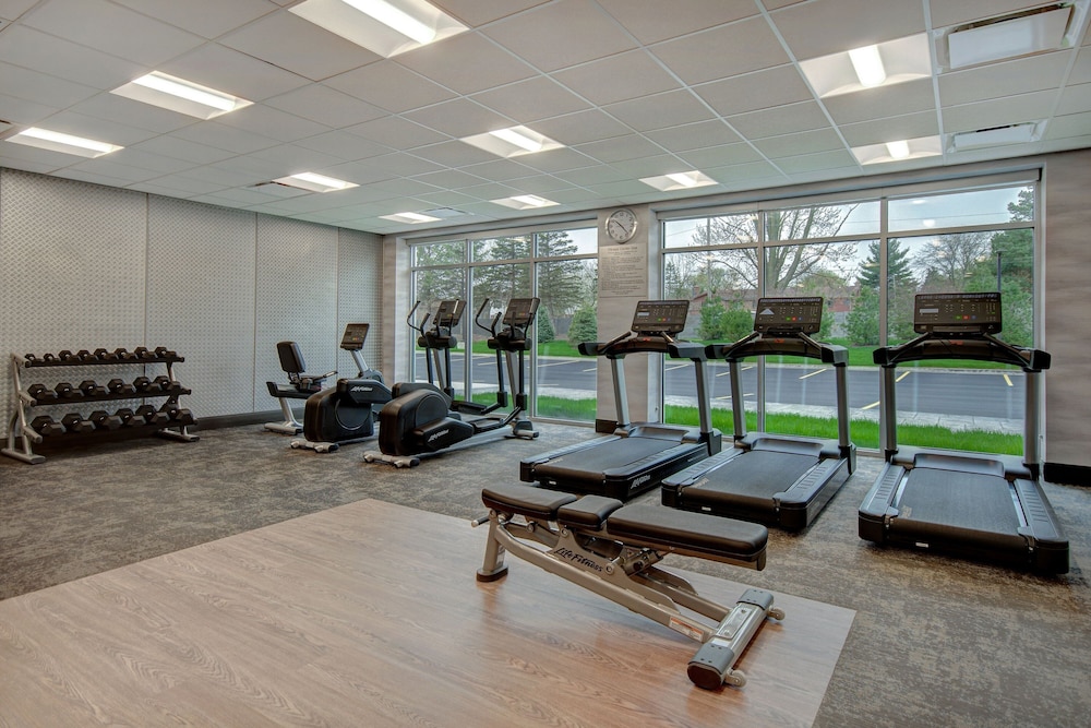 Fairfield Inn & Suites Rochester Hills 18/34