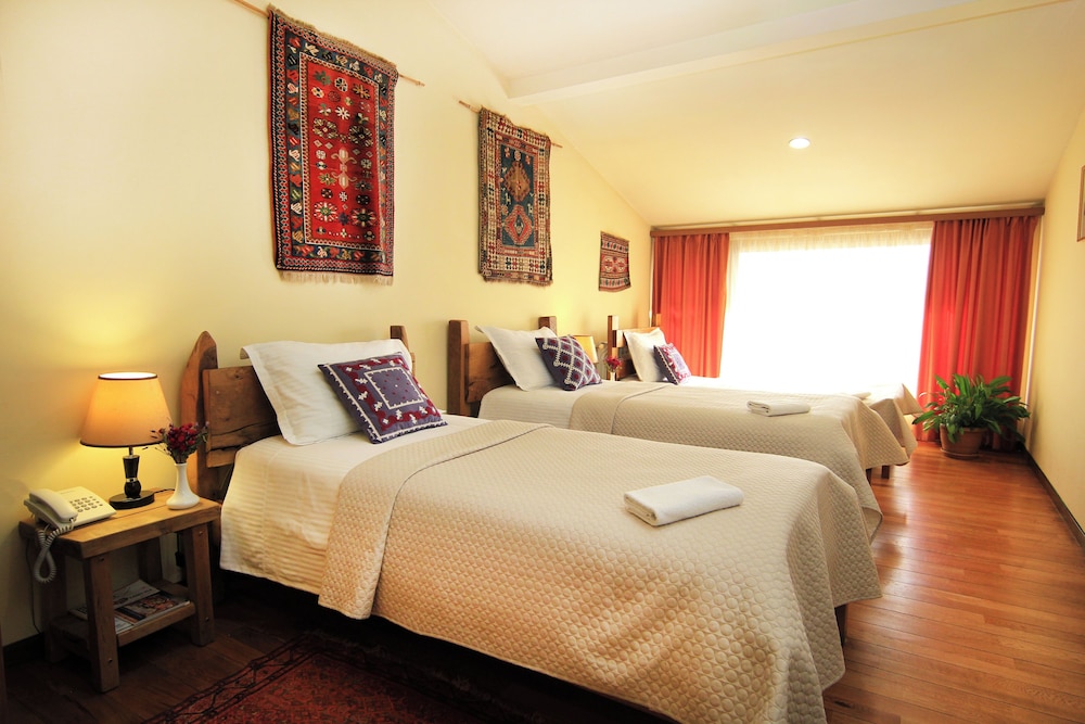 Silk Road Hotel 4/49