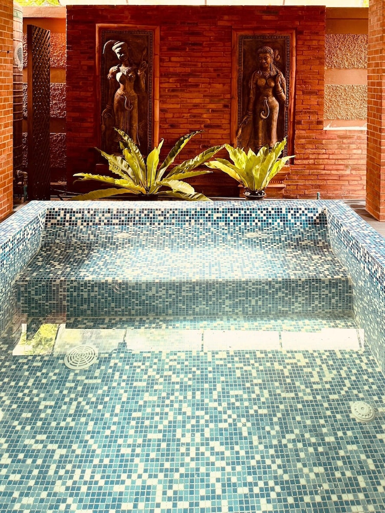 Phor Liang Meun Terracotta Arts Hotel 7/50