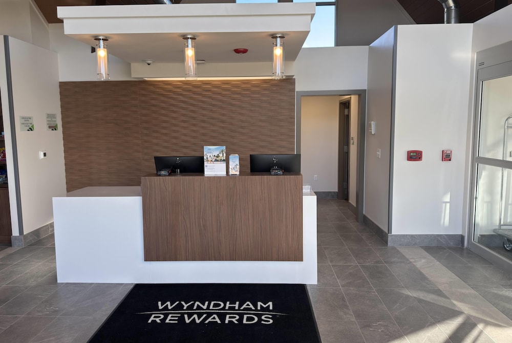 Wingate by Wyndham Geneva at SPIRE Academy 4/56
