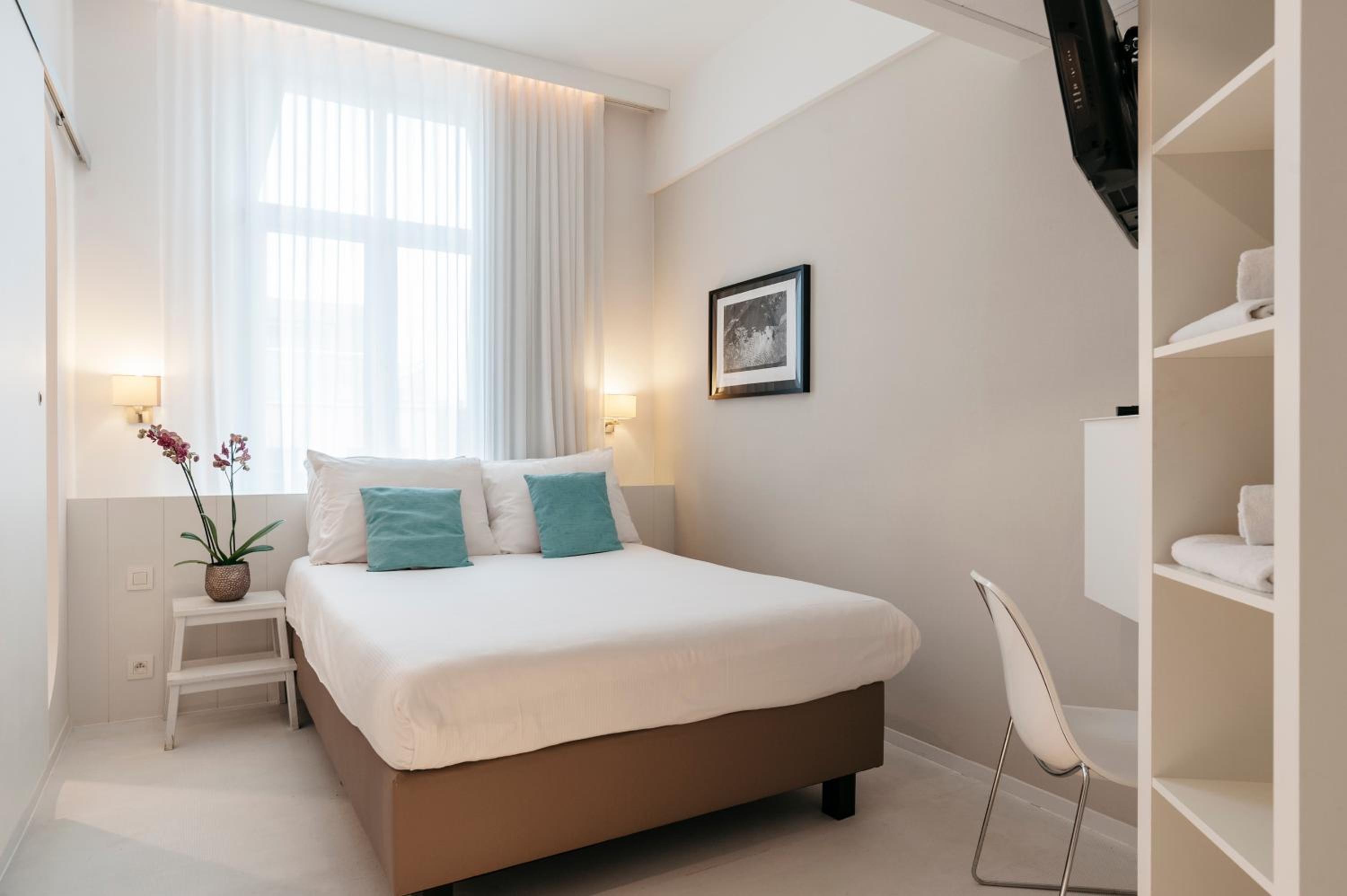 Charming, Double Bed، Leopold Hotel Ostend 9/9