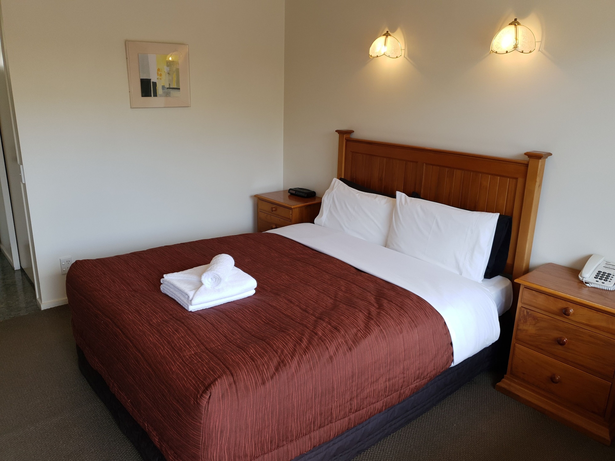 BUSINESS, STUDIO, QUEEN BED