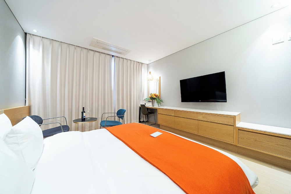 Gloucester Hotel Cheongju 13/37