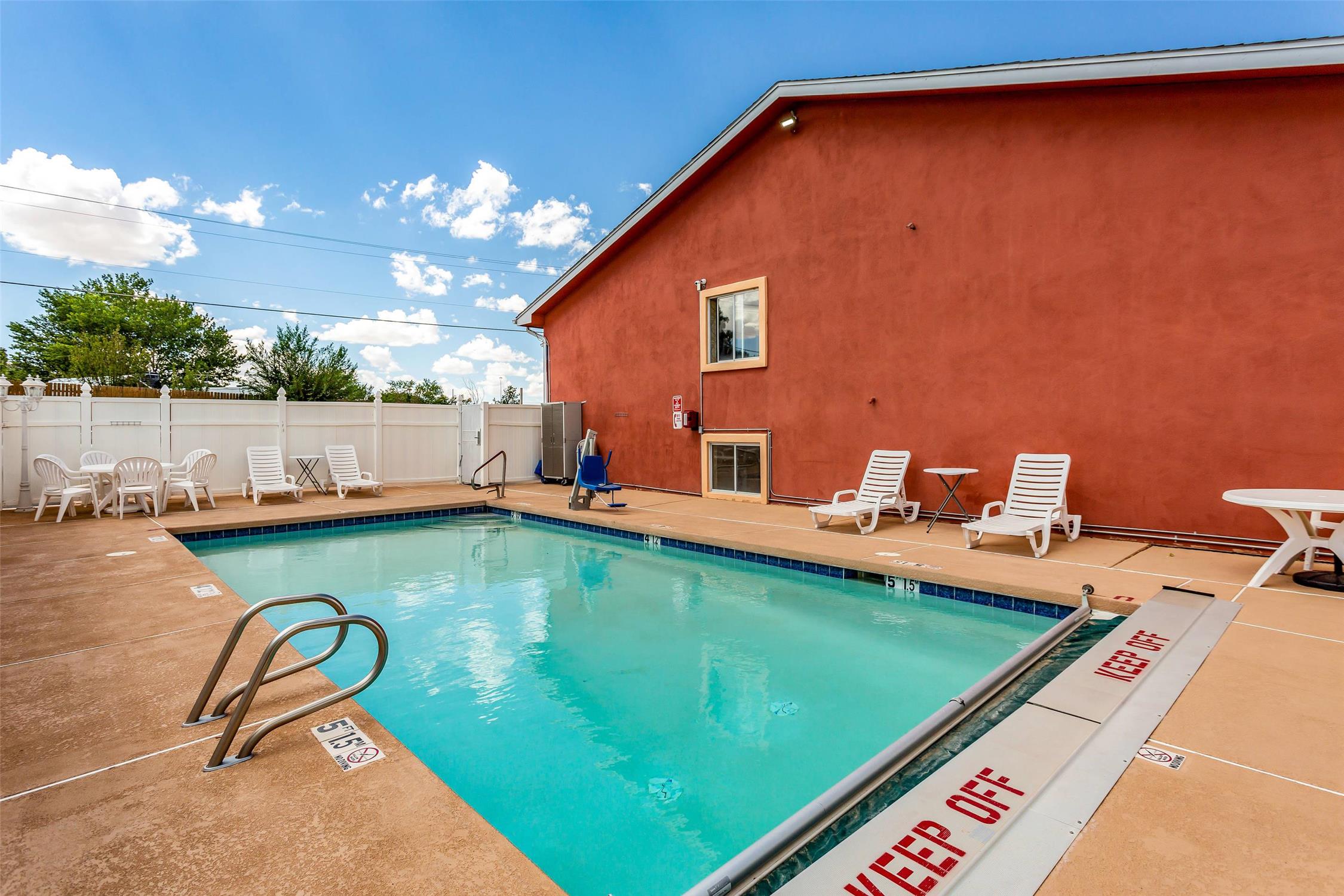 Quality Inn Los Lunas, NM 20/32